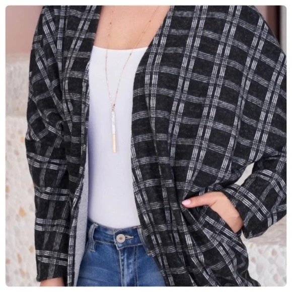 Plaid Cardigan with Pockets - Picture 2 of 4